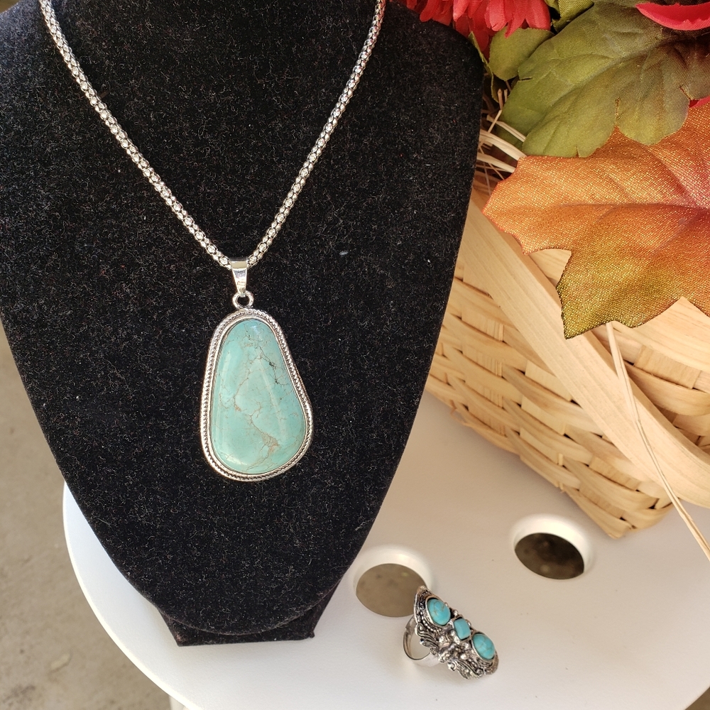 New Never Worn Torquiose Necklace - Picture 2 of 4